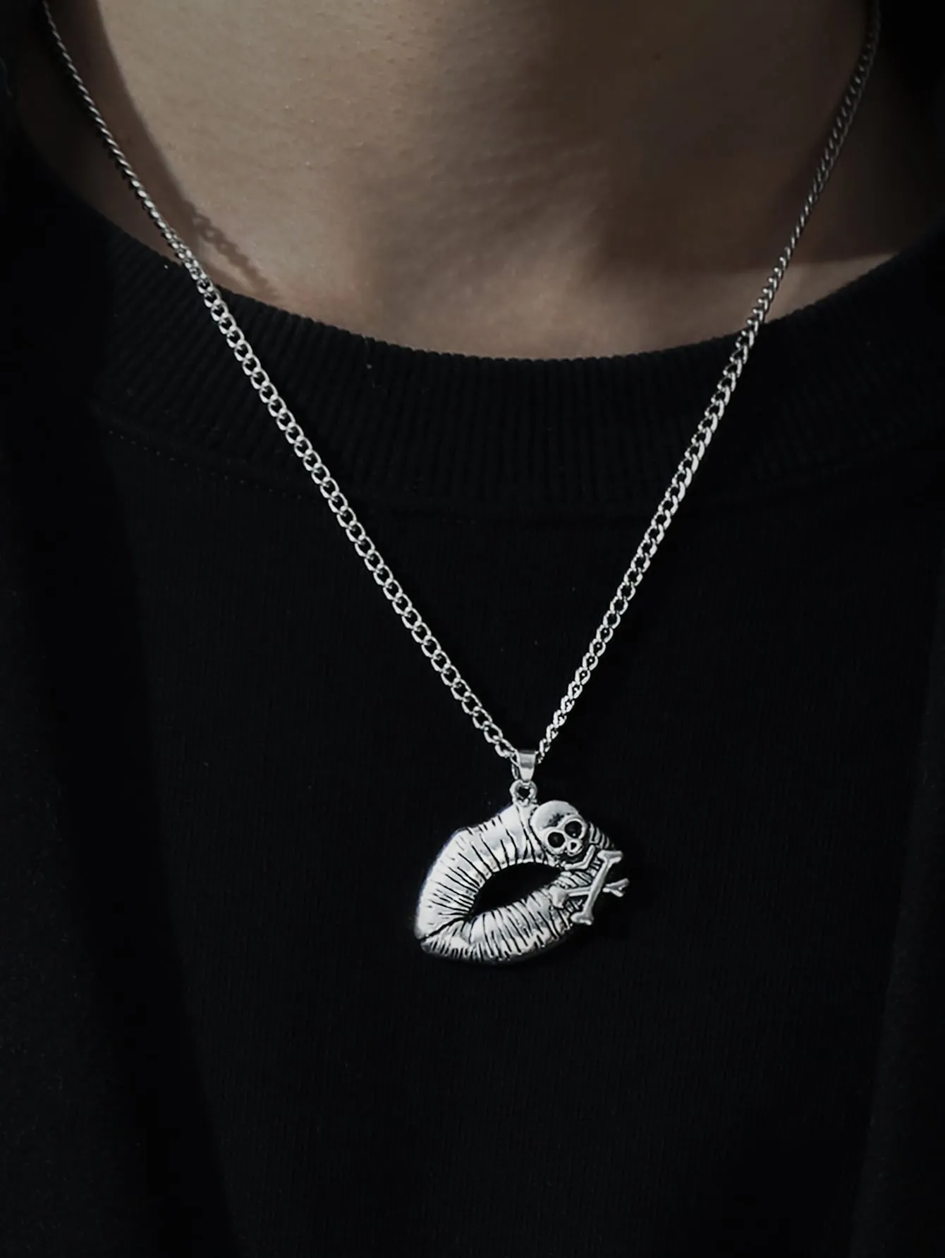 Silver Metal Lips & Skull Pendant Necklace For Men's Party for Men Jewelry for