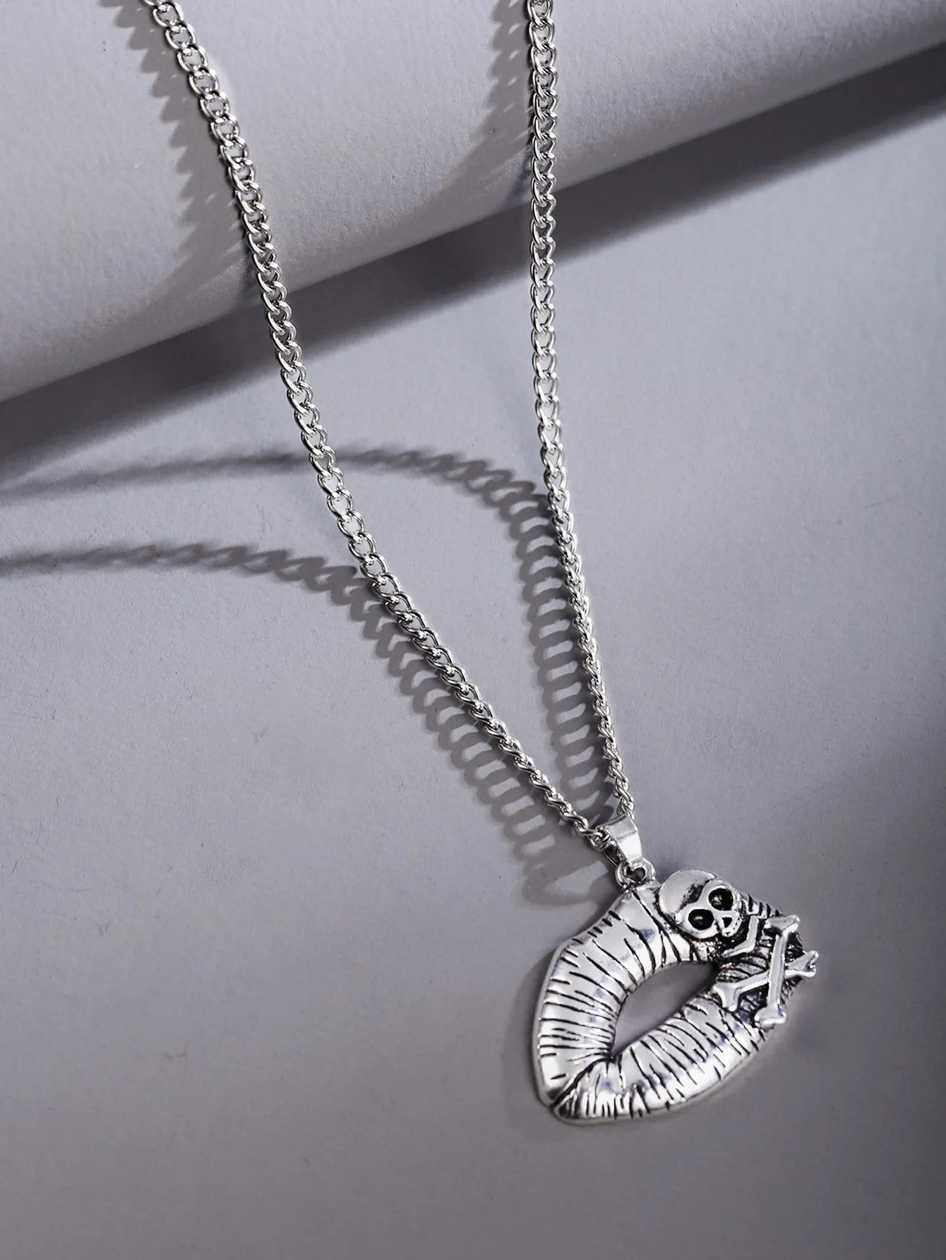 Silver Metal Lips & Skull Pendant Necklace For Men's Party for Men Jewelry for
