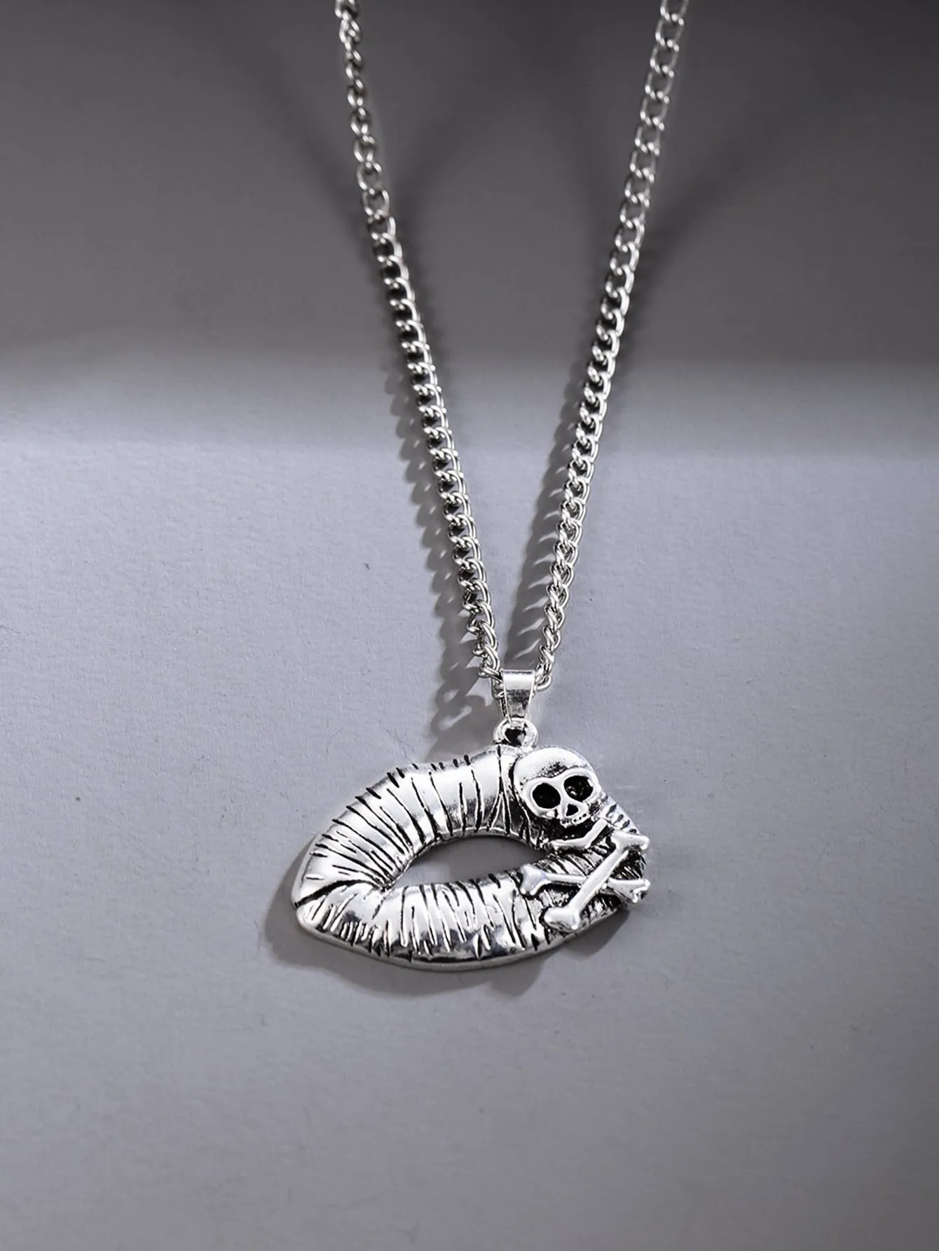Silver Metal Lips & Skull Pendant Necklace For Men's Party for Men Jewelry for