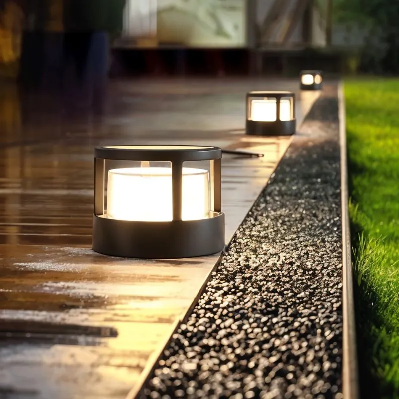 Vivienne Outdoor Garden Lamp